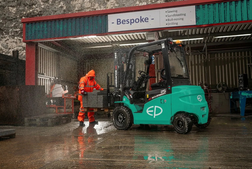 EP EFL253 – 2500 kg – elektrisk gaffeltruck vaskehall (5 av 13)