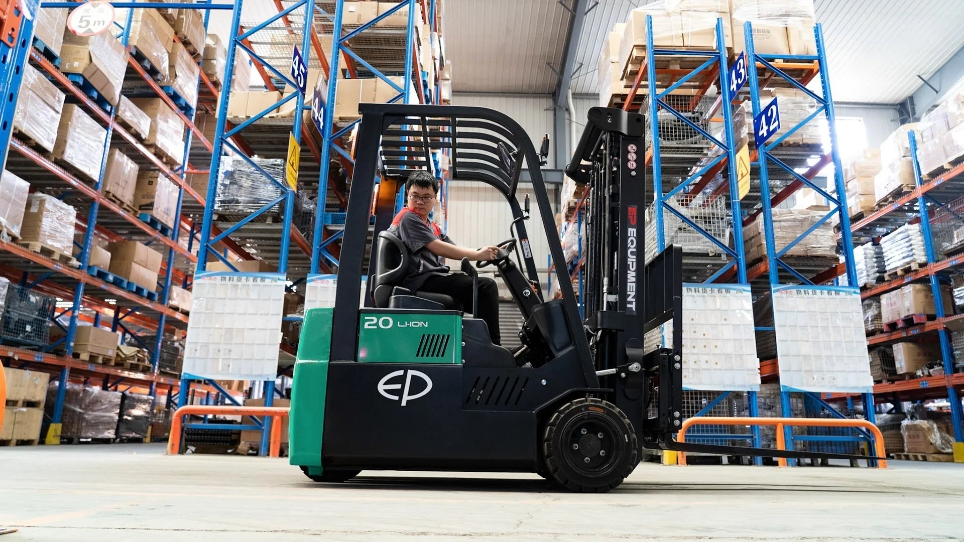 EP TVL201 – 2000 kg – elektrisk gaffeltruck lager 3 (5 av 10)