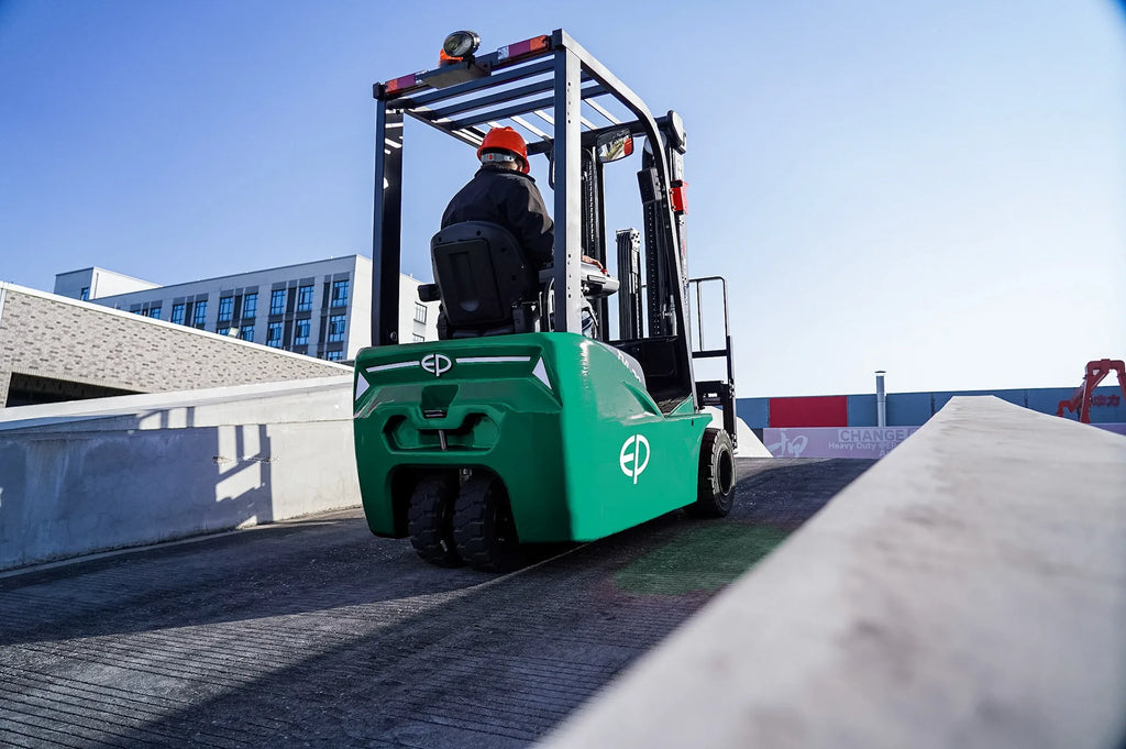 EP TVL202 – 2000 kg – elektrisk gaffeltruck rampe (5 av 9)
