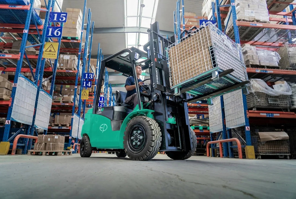 EP EFL253 – 2500 kg – elektrisk gaffeltruck lager (7 av 13)