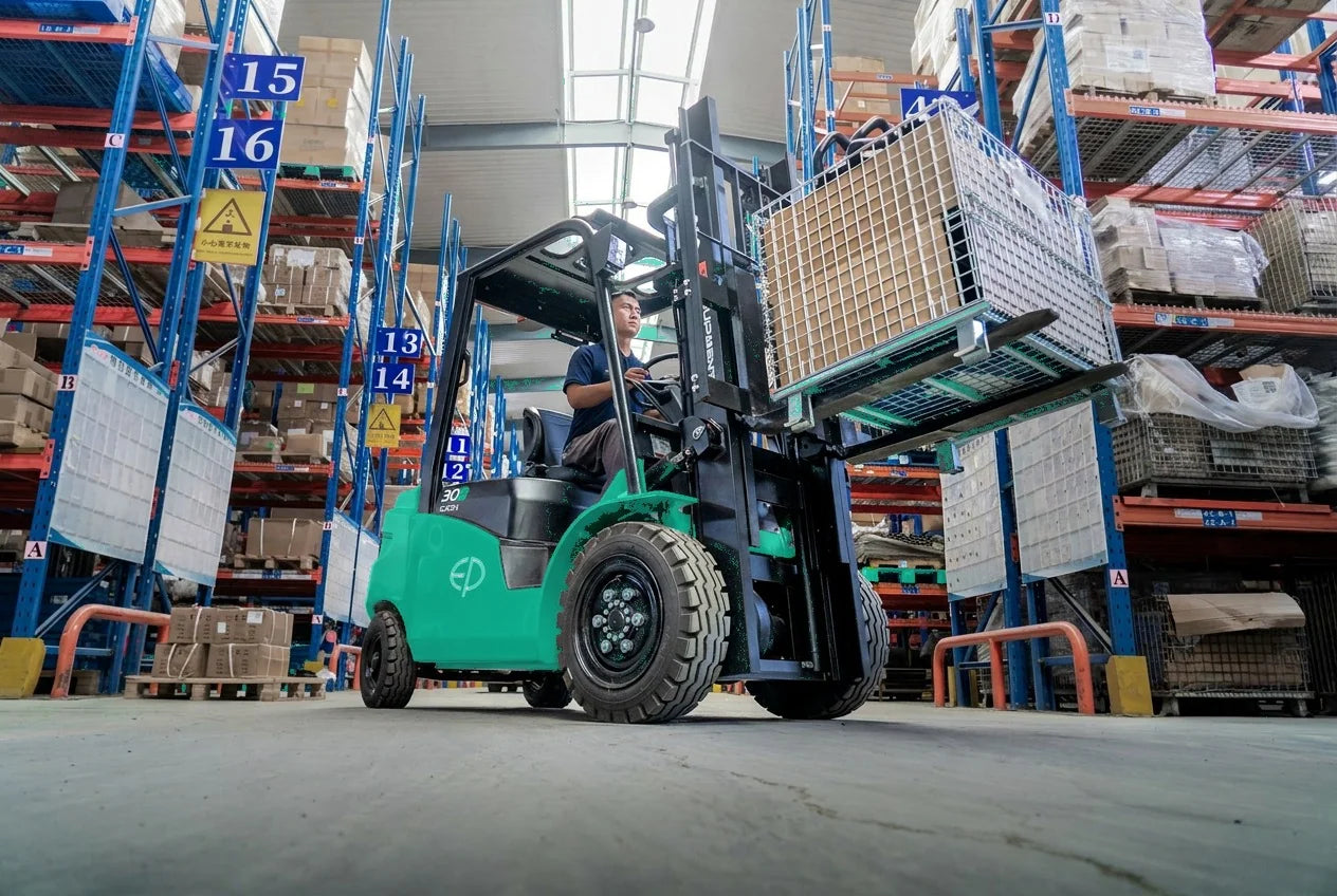 EP EFL253 – 2500 kg – elektrisk gaffeltruck lager (7 av 13)