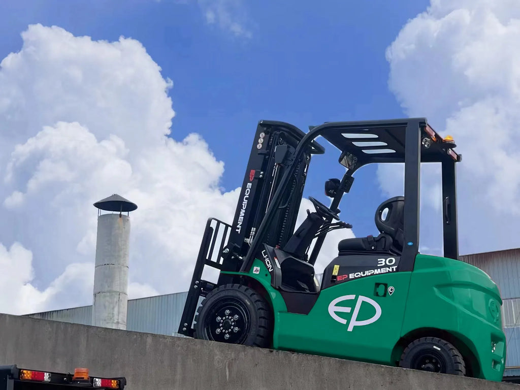 EP EFL303 – 3000 kg – elektrisk gaffeltruck ute 3 (7 av 13)