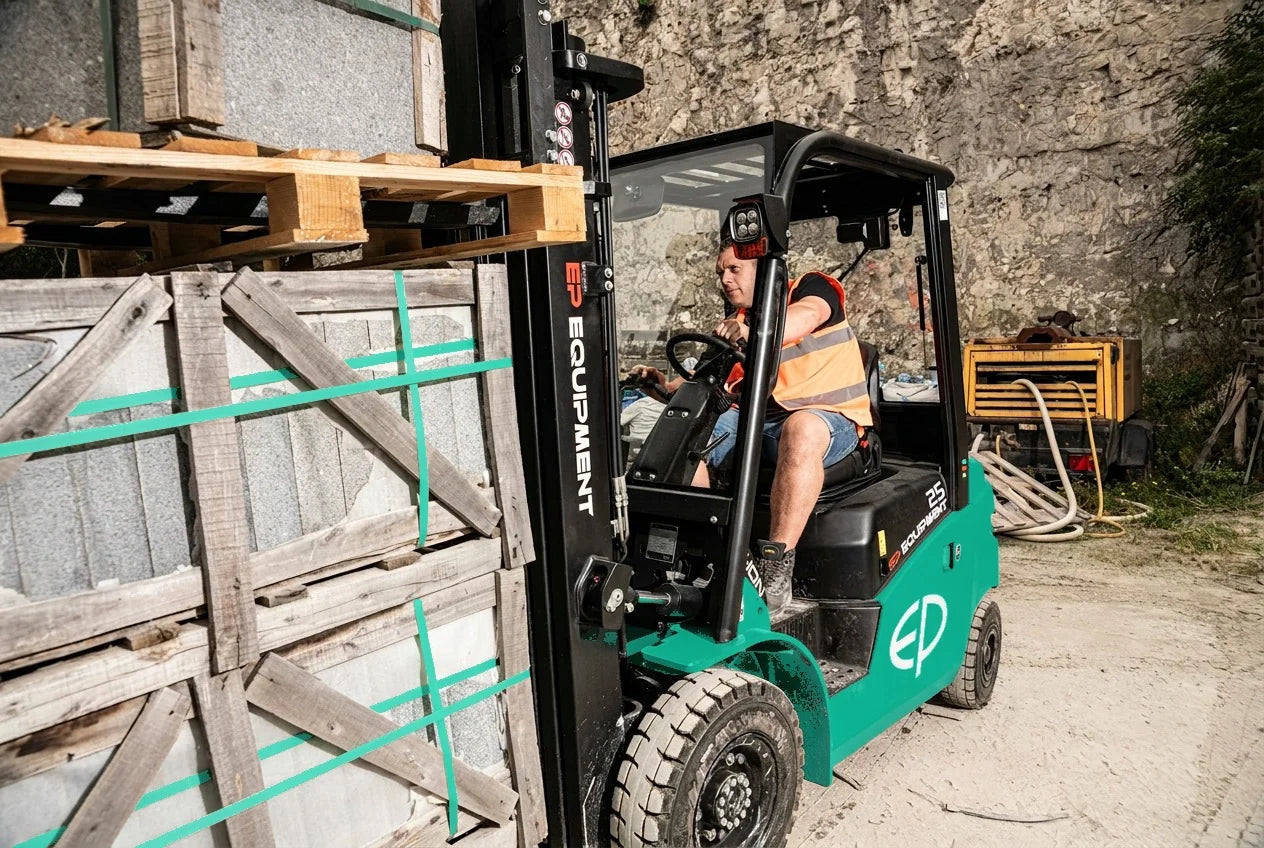 EP EFL253 – 2500 kg – elektrisk gaffeltruck steinbrudd (10 av 13)