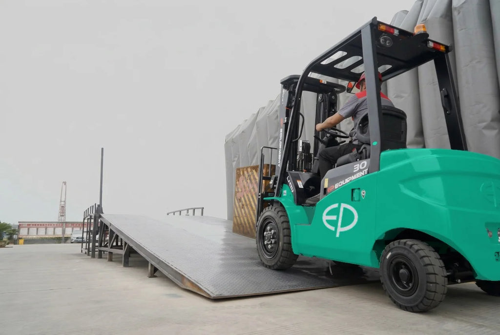 EP EFL253 – 2500 kg – elektrisk gaffeltruck rampe (12 av 13)